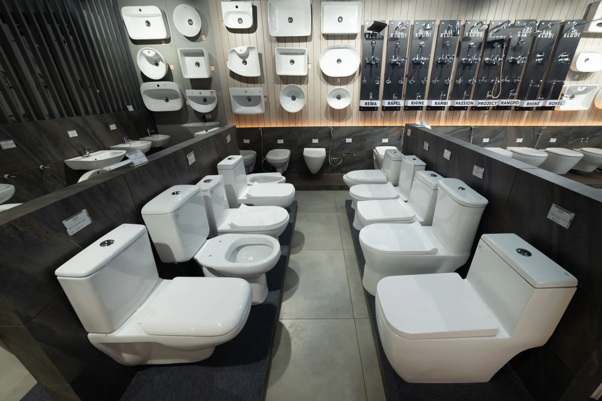 Living Lines luxury bathware display 3